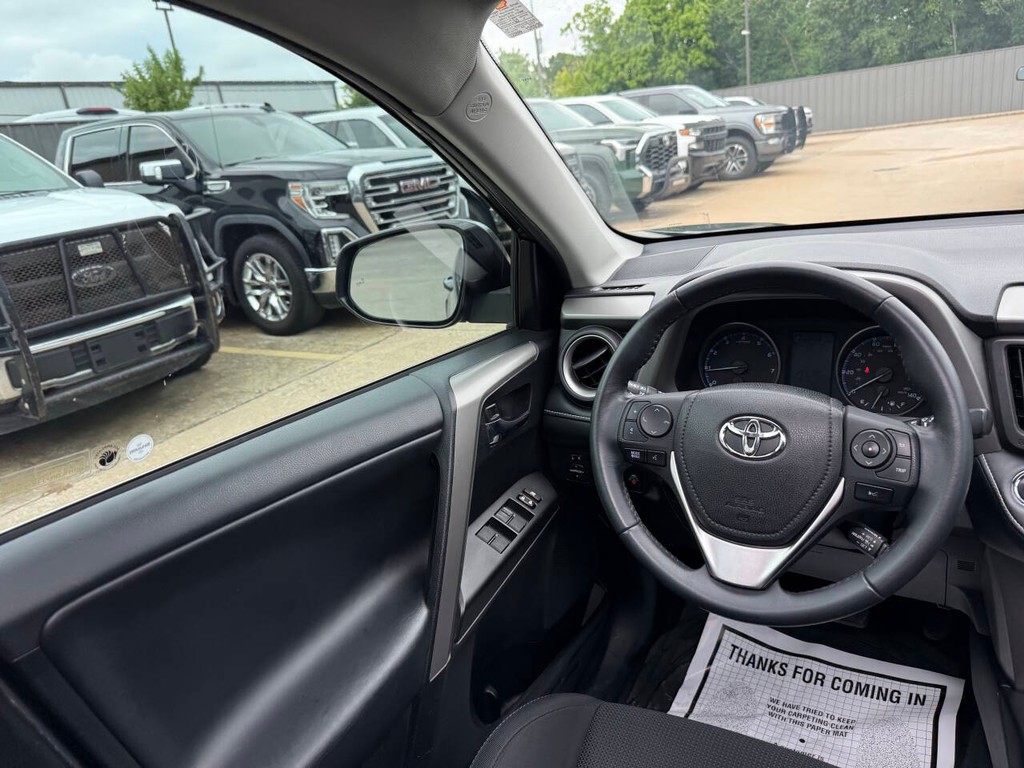 Toyota RAV4 Vehicle Full-screen Gallery Image 19
