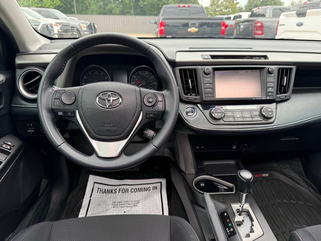 Toyota RAV4 Vehicle Full-screen Gallery Image 21