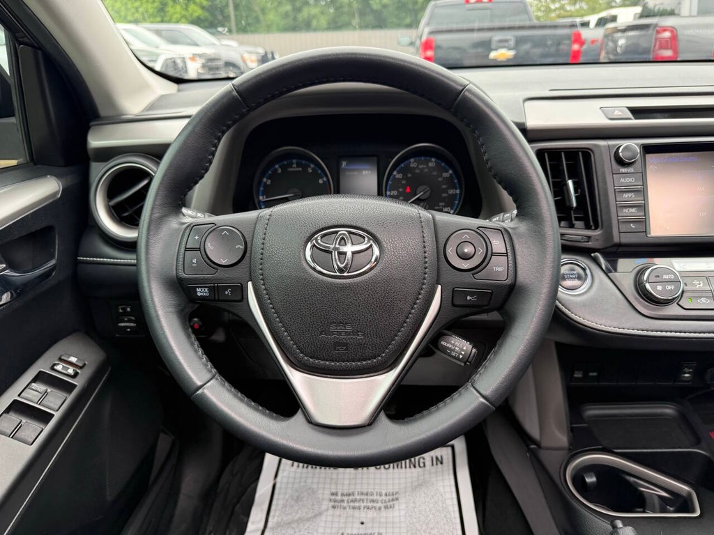 Toyota RAV4 Vehicle Full-screen Gallery Image 22