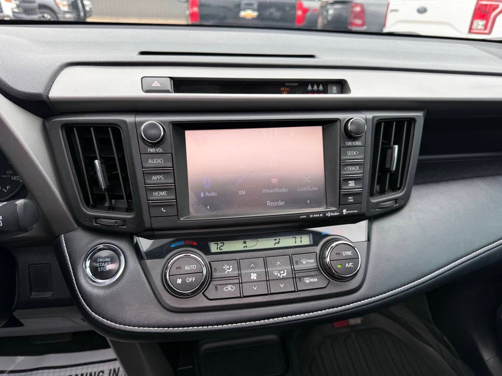 Toyota RAV4 Vehicle Full-screen Gallery Image 24