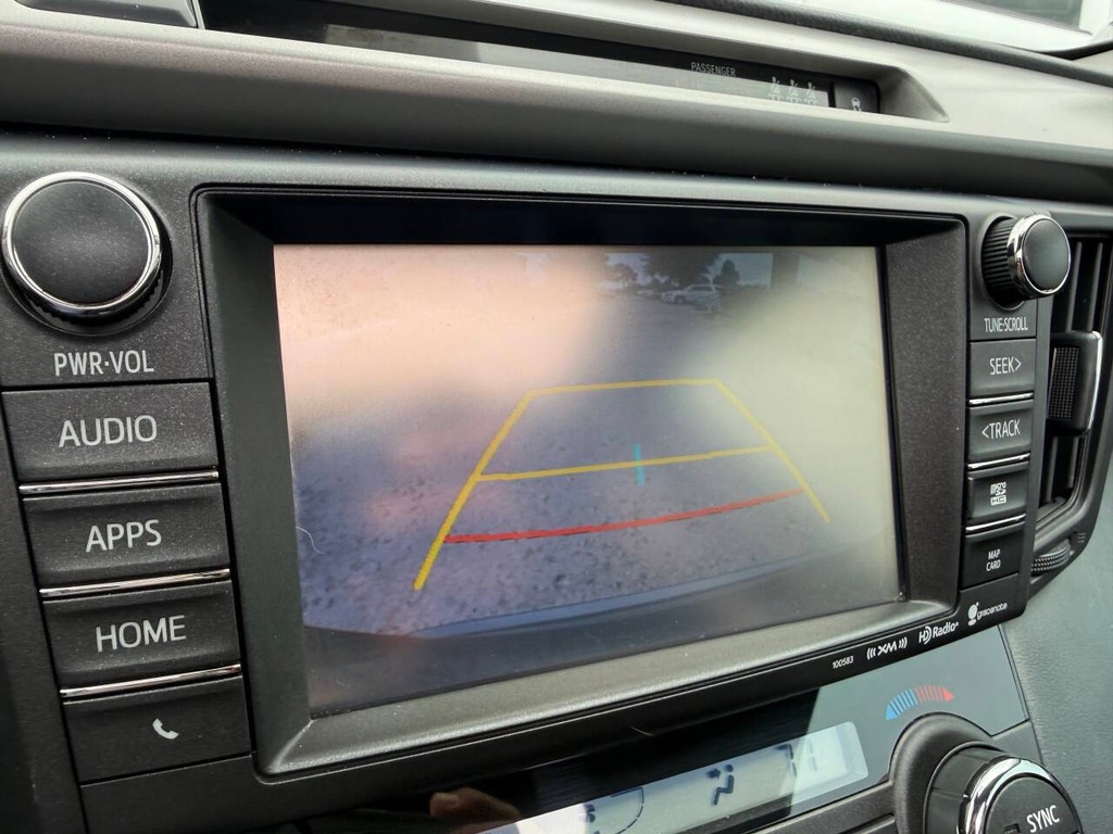 Toyota RAV4 Vehicle Full-screen Gallery Image 26