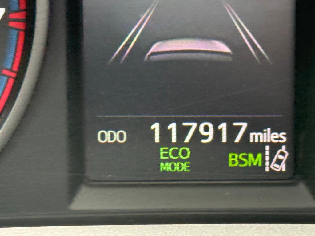 Toyota RAV4 Vehicle Full-screen Gallery Image 32