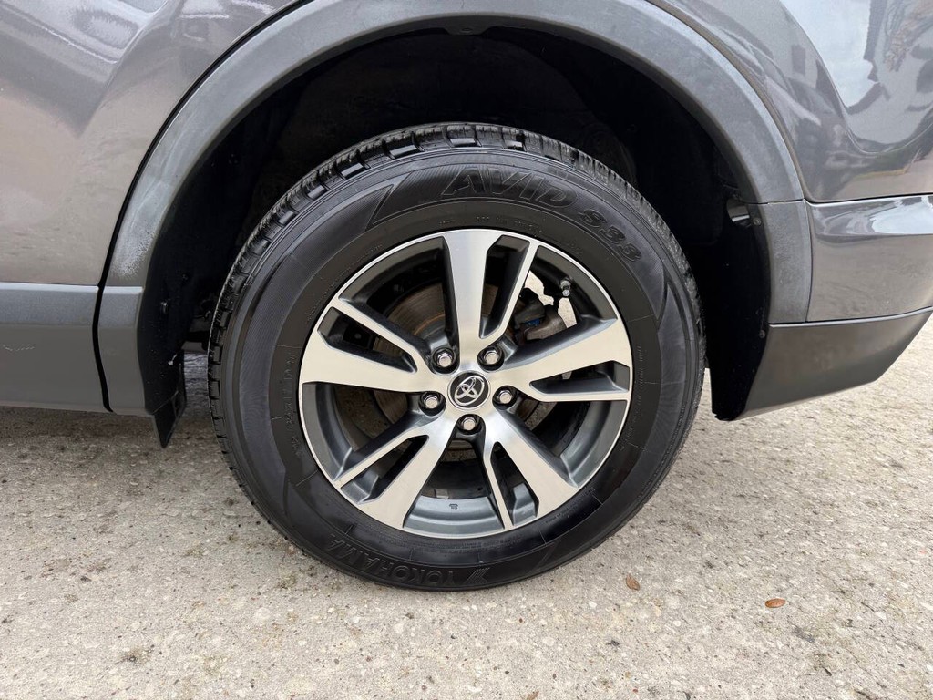 Toyota RAV4 Vehicle Full-screen Gallery Image 35