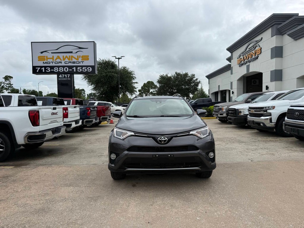 Toyota RAV4 Vehicle Full-screen Gallery Image 40