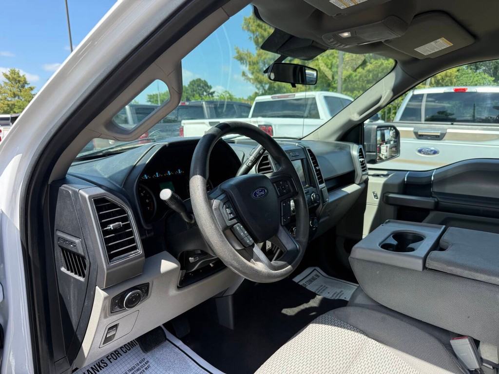 Ford F-150 Vehicle Full-screen Gallery Image 06
