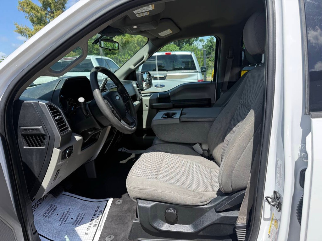Ford F-150 Vehicle Full-screen Gallery Image 07