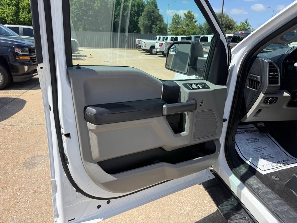 Ford F-150 Vehicle Full-screen Gallery Image 08