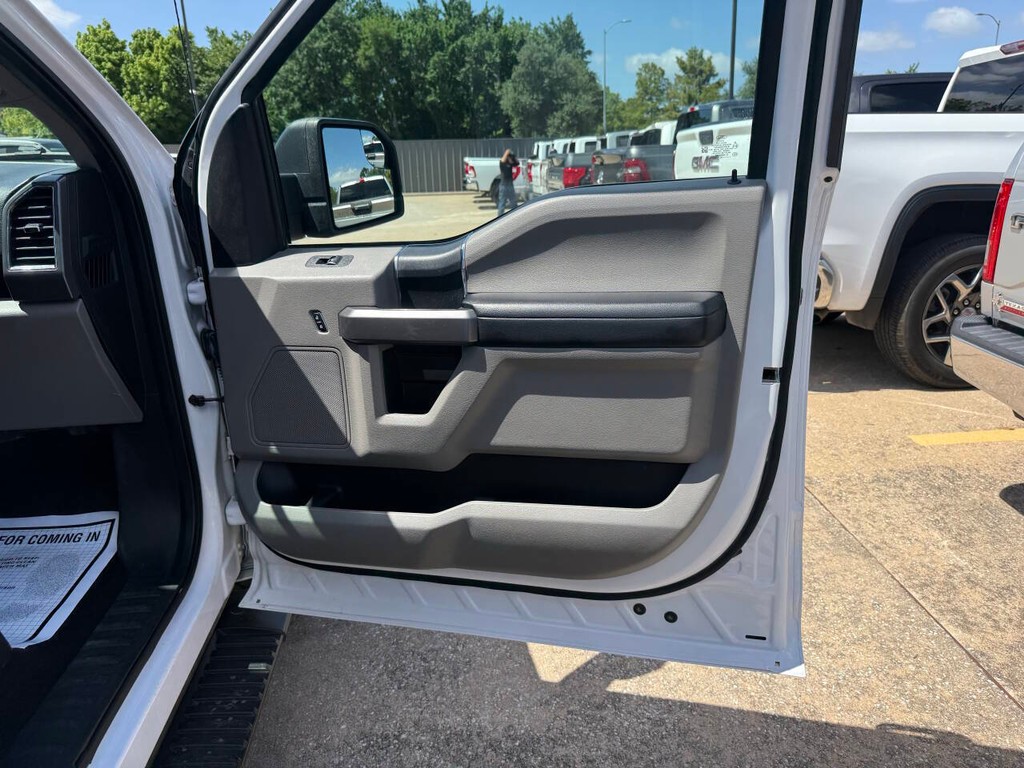 Ford F-150 Vehicle Full-screen Gallery Image 11