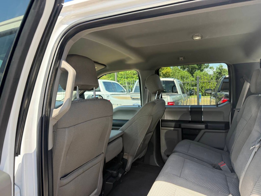 Ford F-150 Vehicle Full-screen Gallery Image 12