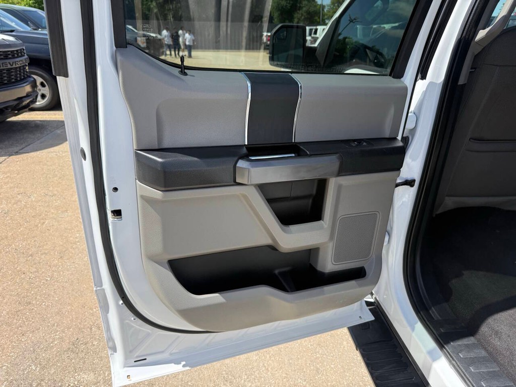 Ford F-150 Vehicle Full-screen Gallery Image 14