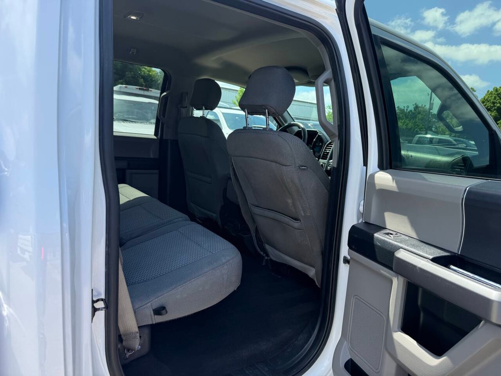 Ford F-150 Vehicle Full-screen Gallery Image 15