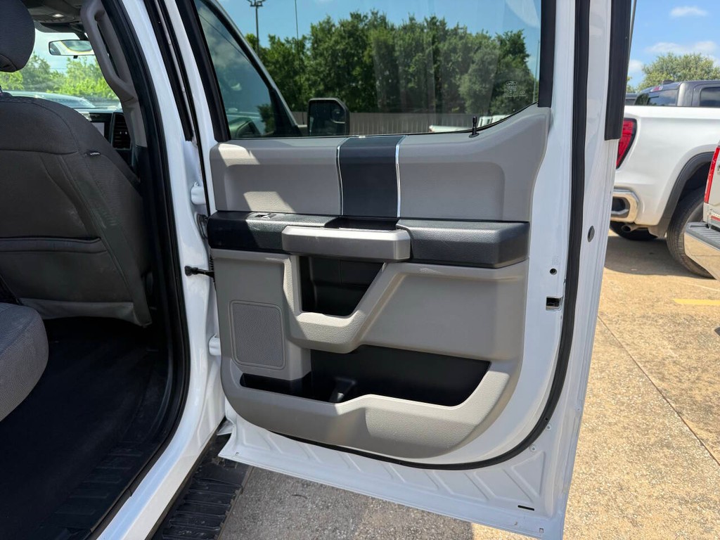 Ford F-150 Vehicle Full-screen Gallery Image 16