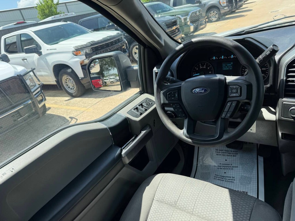 Ford F-150 Vehicle Full-screen Gallery Image 19