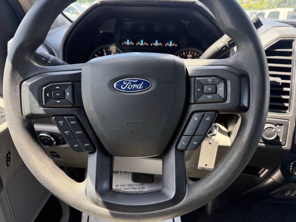 Ford F-150 Vehicle Full-screen Gallery Image 23