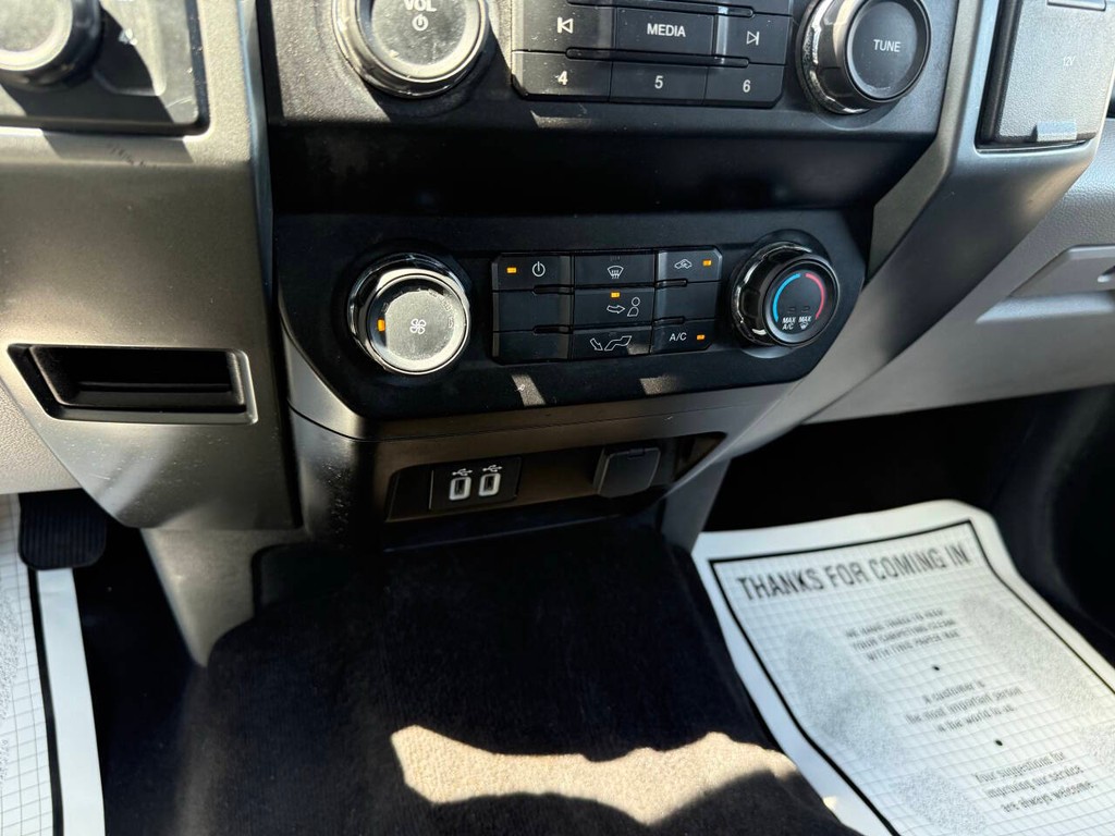 Ford F-150 Vehicle Full-screen Gallery Image 28