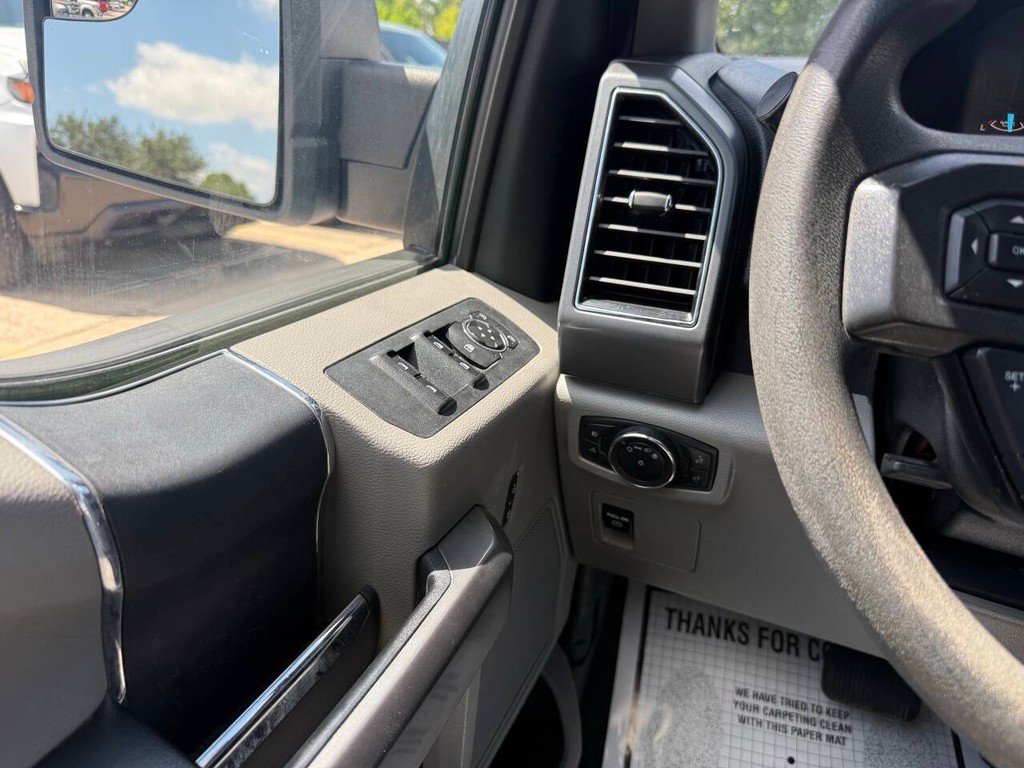 Ford F-150 Vehicle Full-screen Gallery Image 30