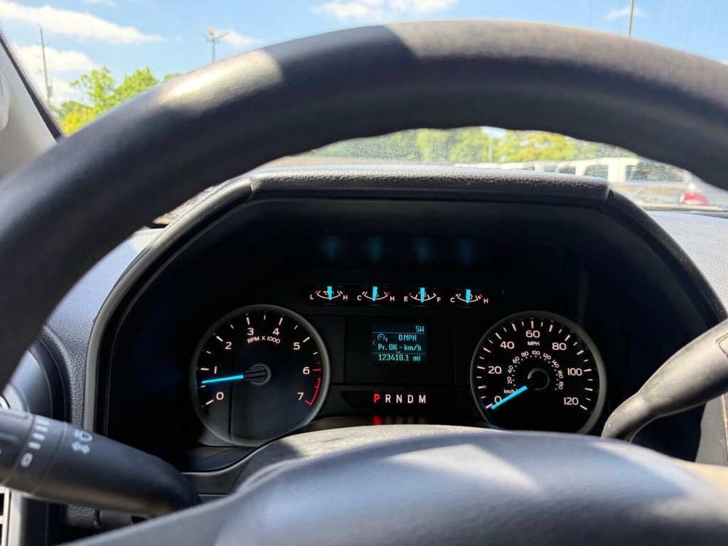 Ford F-150 Vehicle Full-screen Gallery Image 31