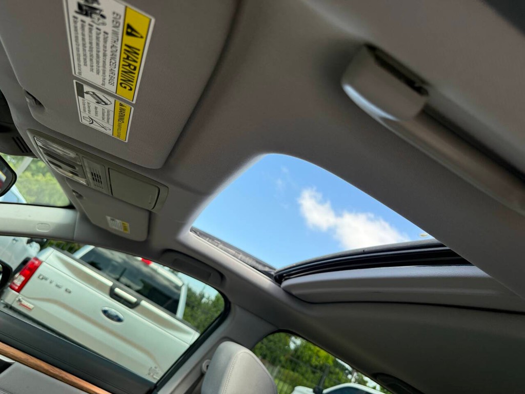 Honda CR-V Vehicle Full-screen Gallery Image 30