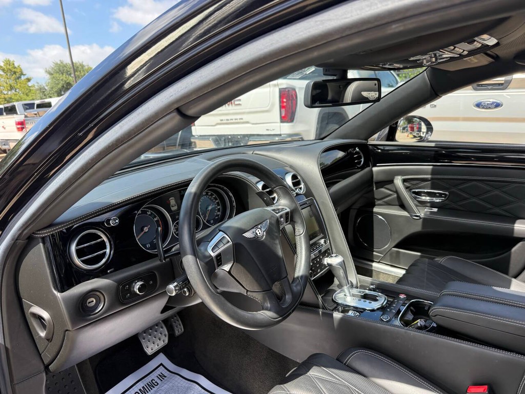 Bentley Flying Spur Vehicle Full-screen Gallery Image 06