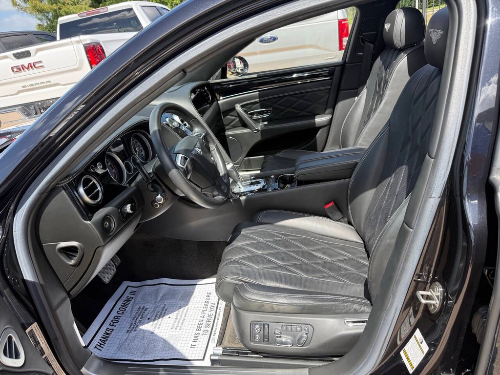 Bentley Flying Spur Vehicle Full-screen Gallery Image 07