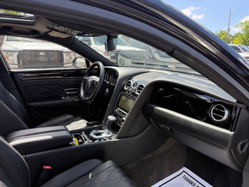 Bentley Flying Spur Vehicle Full-screen Gallery Image 09