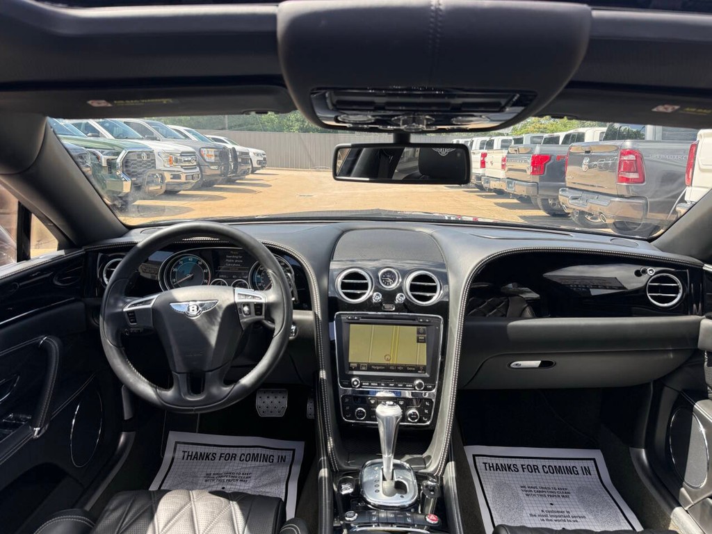 Bentley Flying Spur Vehicle Full-screen Gallery Image 18