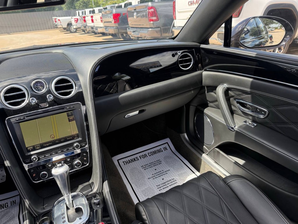 Bentley Flying Spur Vehicle Full-screen Gallery Image 21