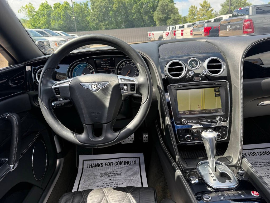 Bentley Flying Spur Vehicle Full-screen Gallery Image 22
