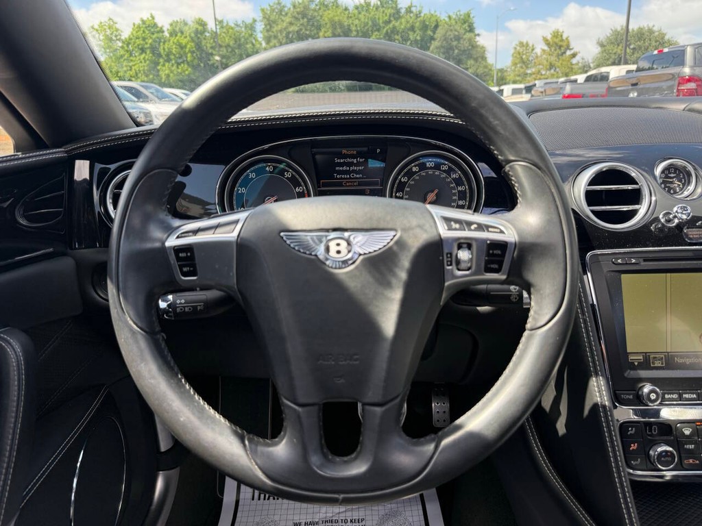 Bentley Flying Spur Vehicle Full-screen Gallery Image 23