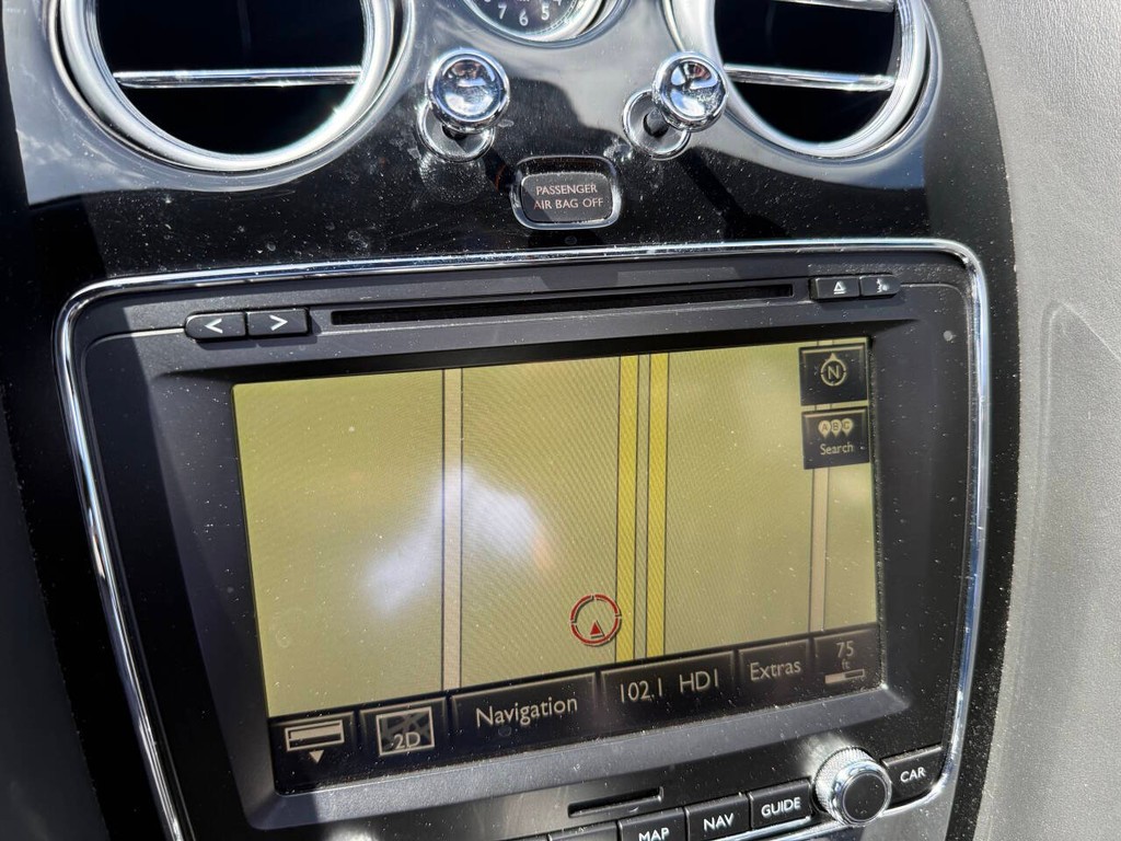 Bentley Flying Spur Vehicle Full-screen Gallery Image 26