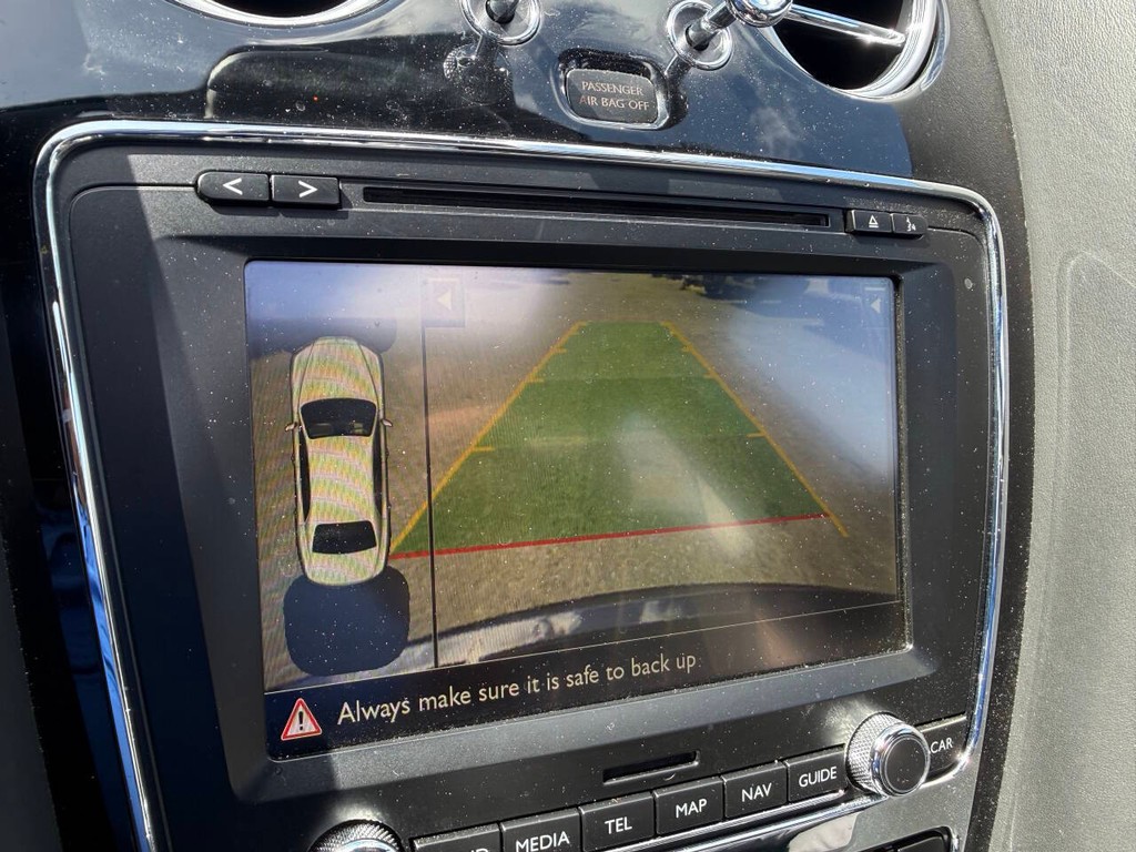 Bentley Flying Spur Vehicle Full-screen Gallery Image 27