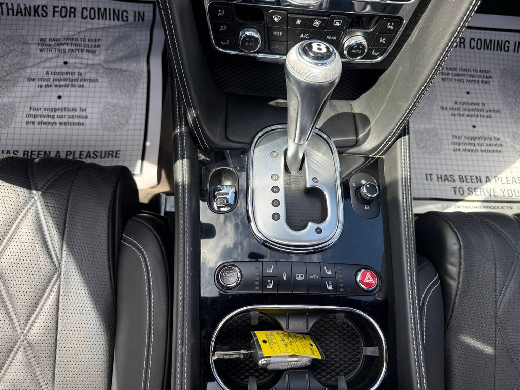 Bentley Flying Spur Vehicle Full-screen Gallery Image 29