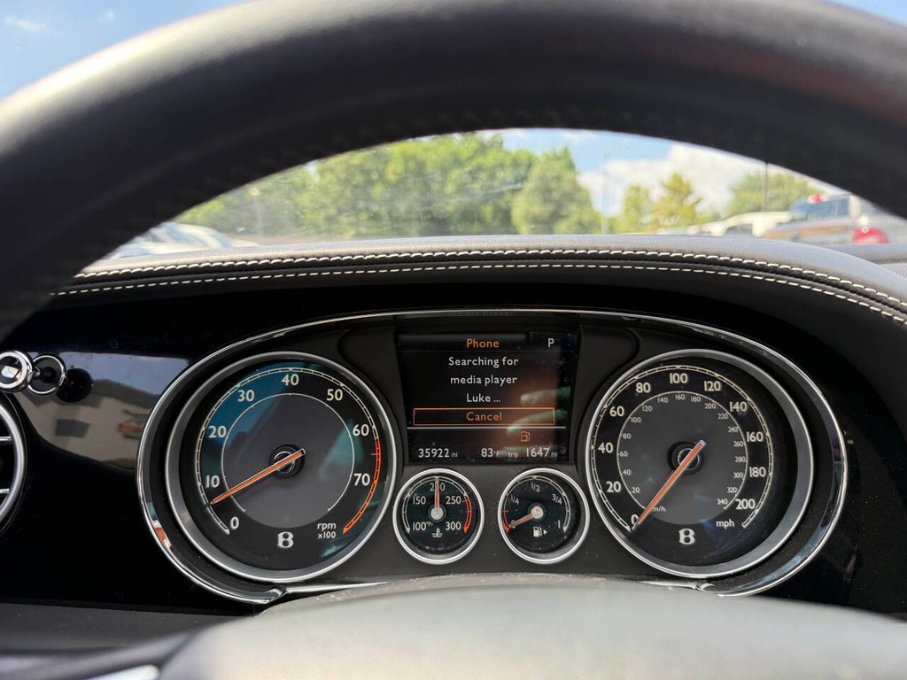 Bentley Flying Spur Vehicle Full-screen Gallery Image 33