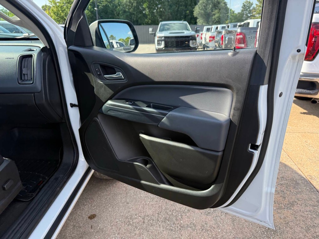 Chevrolet Colorado Vehicle Full-screen Gallery Image 11