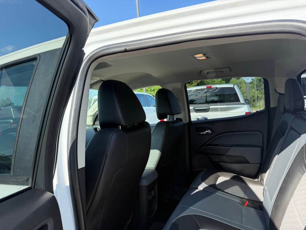 Chevrolet Colorado Vehicle Full-screen Gallery Image 12