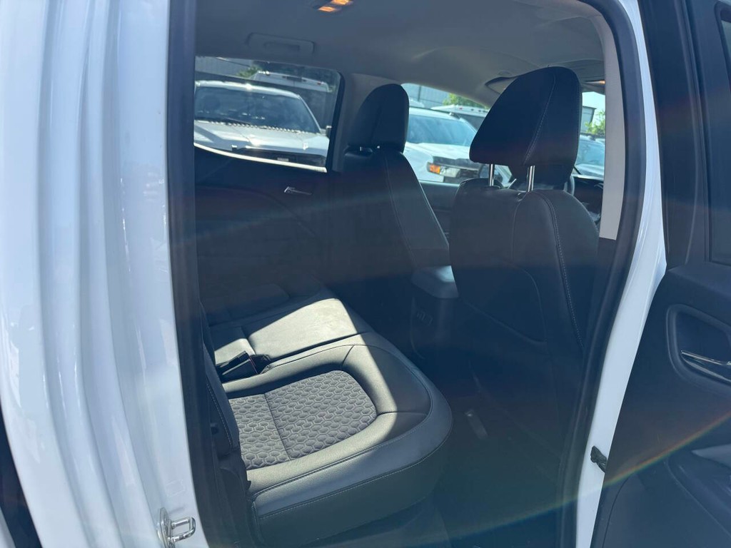 Chevrolet Colorado Vehicle Full-screen Gallery Image 15