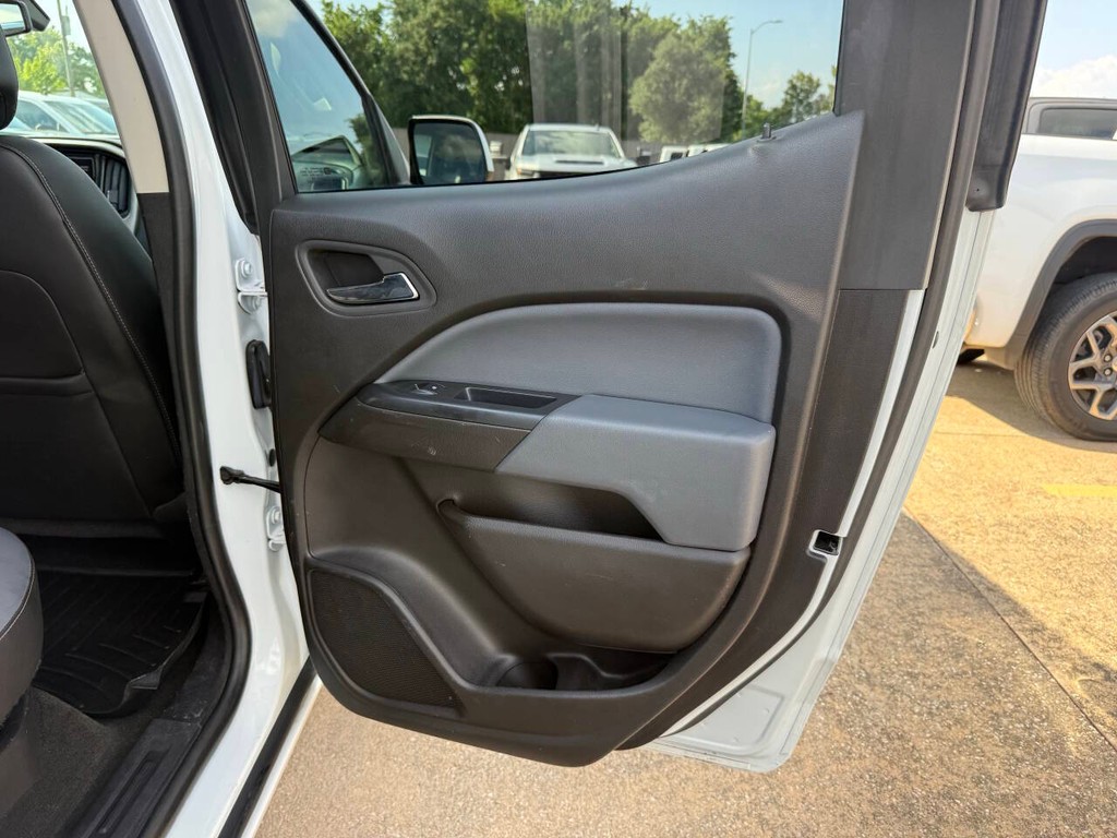 Chevrolet Colorado Vehicle Full-screen Gallery Image 16