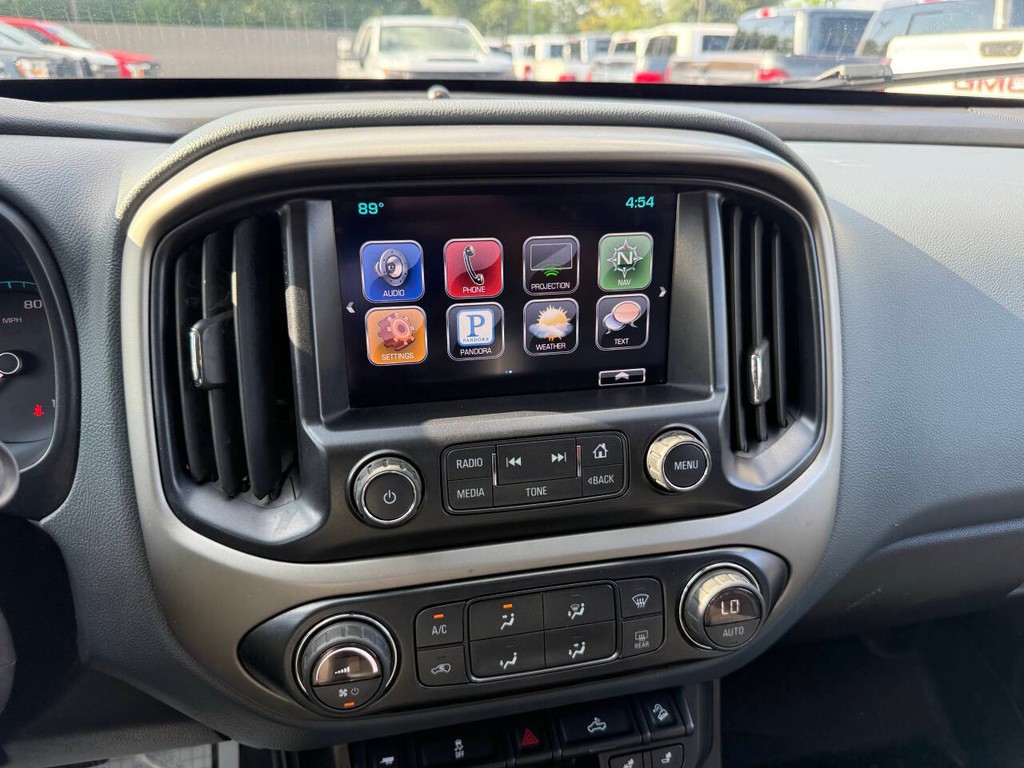 Chevrolet Colorado Vehicle Full-screen Gallery Image 24