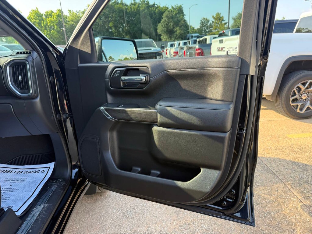 Chevrolet Silverado 1500 Vehicle Full-screen Gallery Image 11