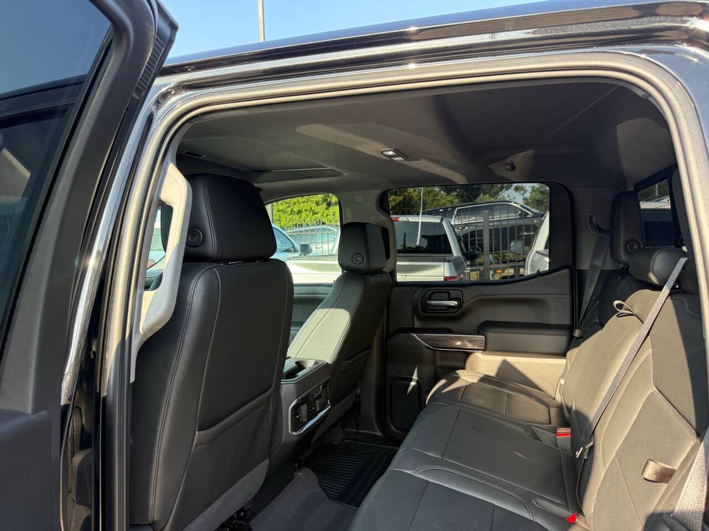 Chevrolet Silverado 1500 Vehicle Full-screen Gallery Image 12
