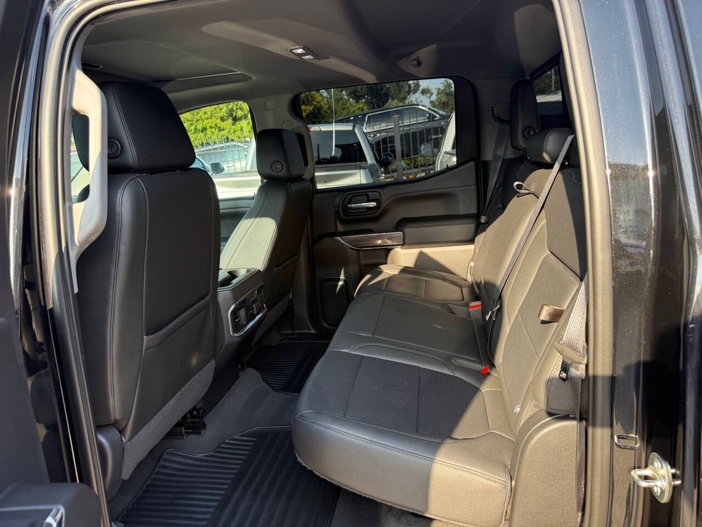 Chevrolet Silverado 1500 Vehicle Full-screen Gallery Image 13