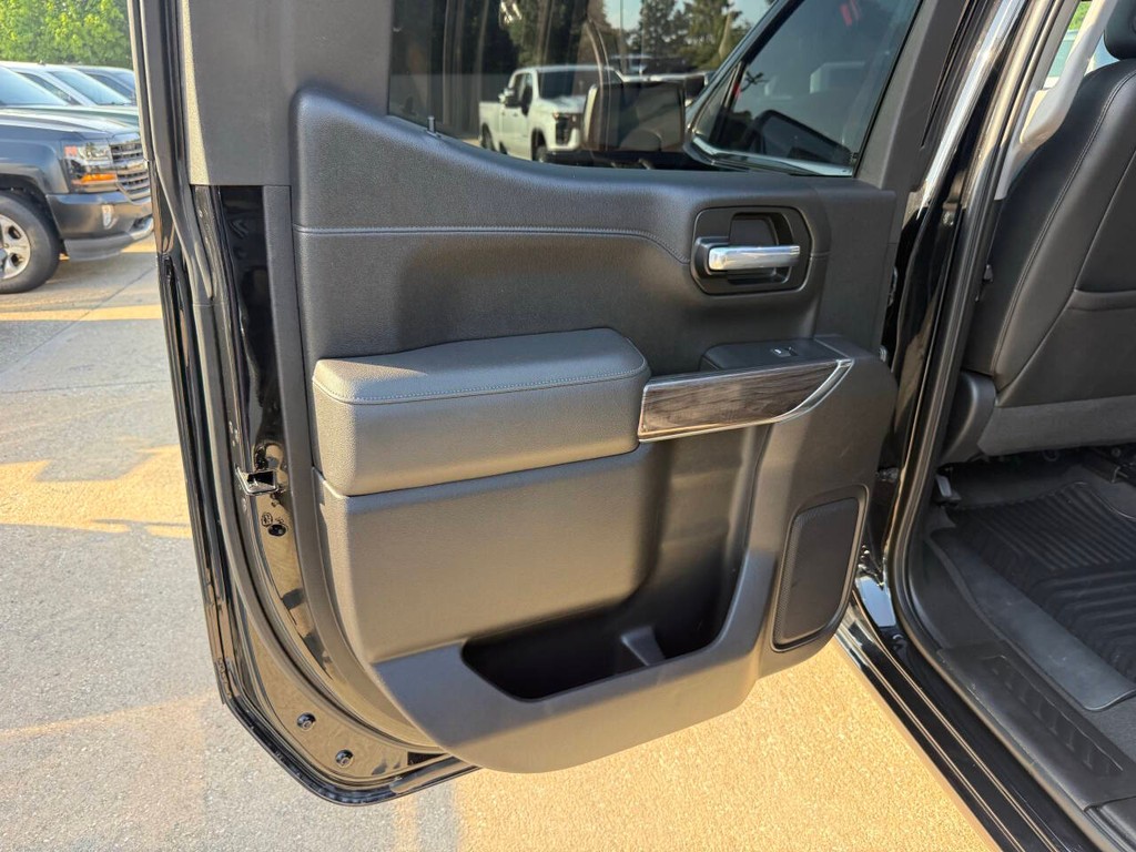 Chevrolet Silverado 1500 Vehicle Full-screen Gallery Image 14