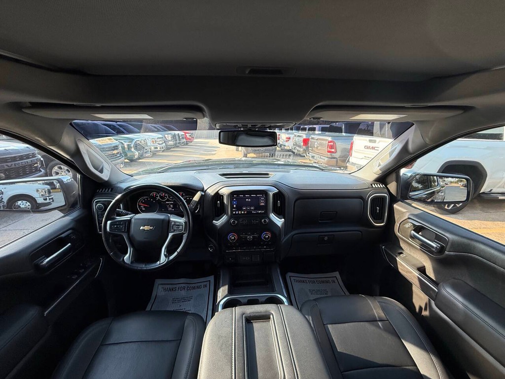 Chevrolet Silverado 1500 Vehicle Full-screen Gallery Image 18