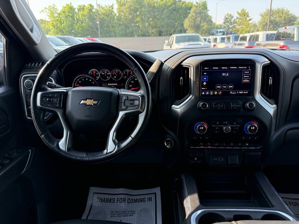 Chevrolet Silverado 1500 Vehicle Full-screen Gallery Image 22