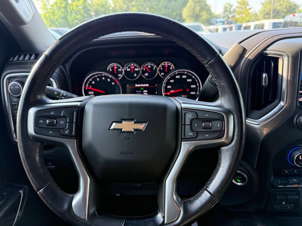 Chevrolet Silverado 1500 Vehicle Full-screen Gallery Image 24