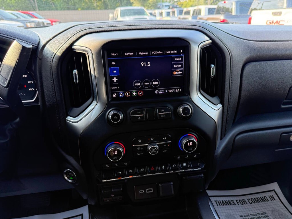 Chevrolet Silverado 1500 Vehicle Full-screen Gallery Image 25