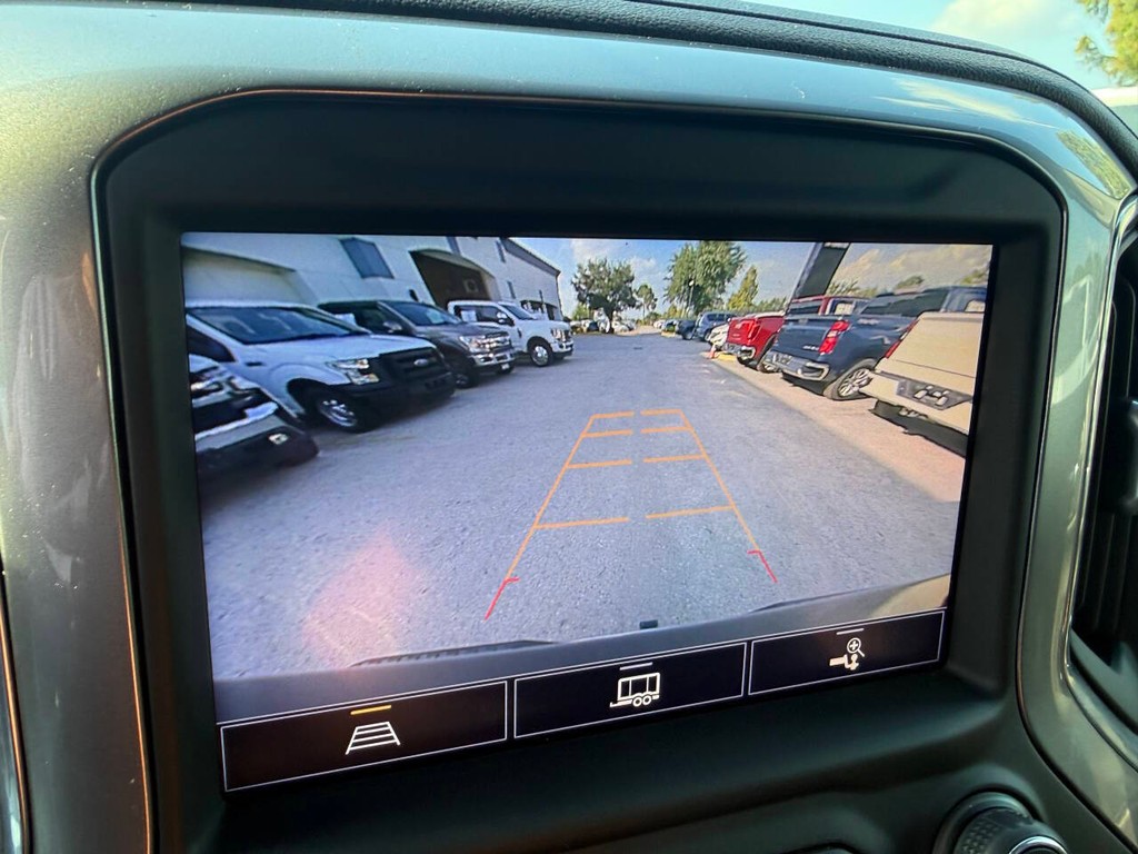 Chevrolet Silverado 1500 Vehicle Full-screen Gallery Image 28