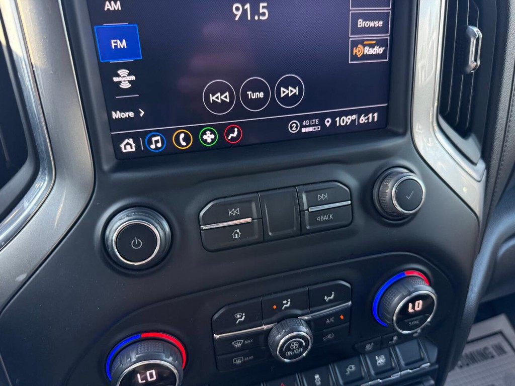 Chevrolet Silverado 1500 Vehicle Full-screen Gallery Image 29