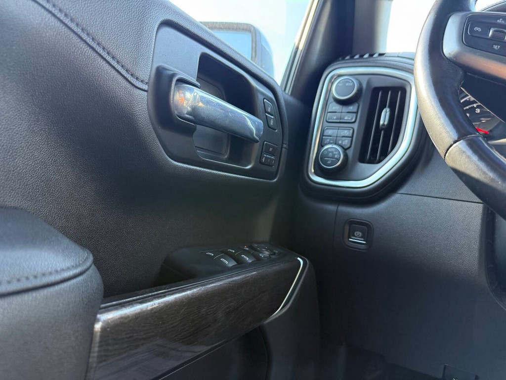 Chevrolet Silverado 1500 Vehicle Full-screen Gallery Image 33