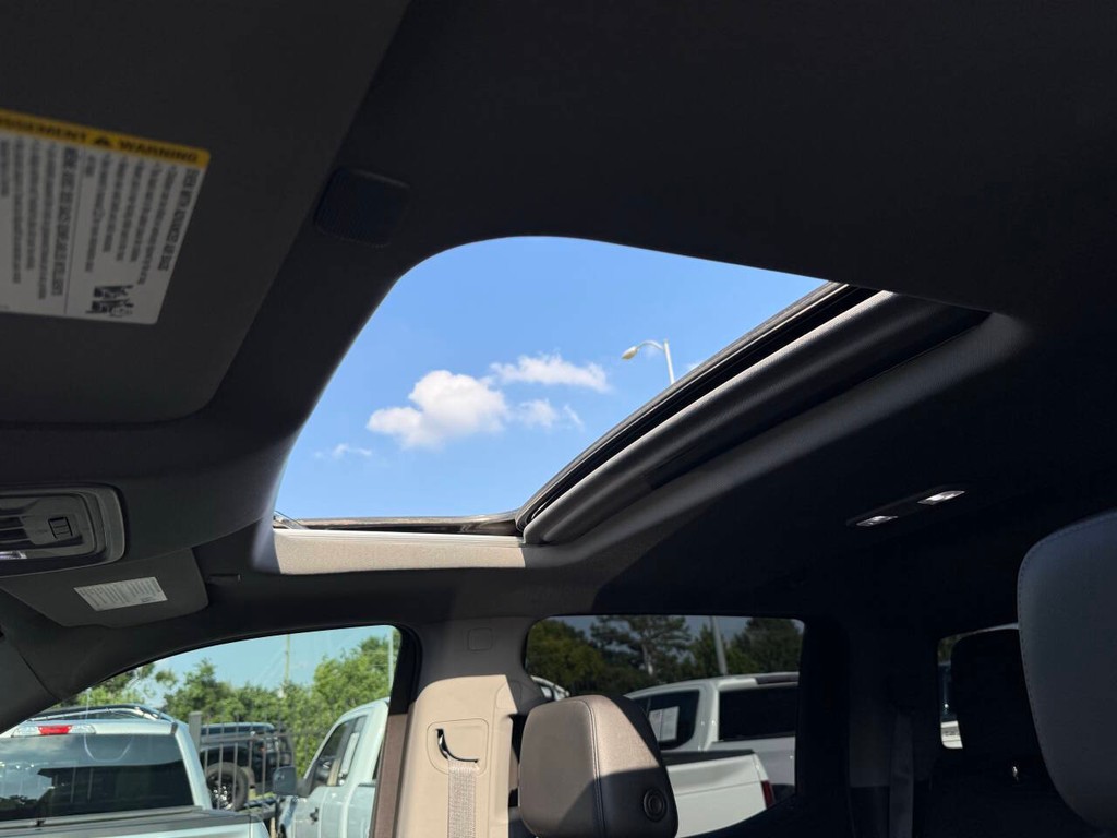 Chevrolet Silverado 1500 Vehicle Full-screen Gallery Image 34